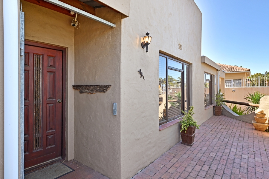6 Bedroom Property for Sale in Welgelegen Western Cape